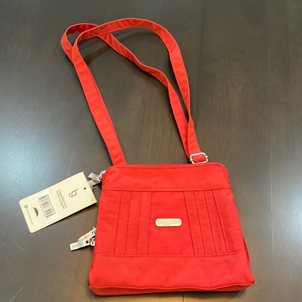 Super cute and RED Baggellini